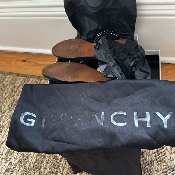 Authentic Givenchy Elegant Sandals - Picture 7 of 12